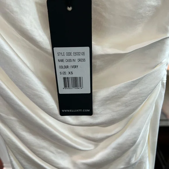 Stunning Elliatt dress in ivory - Picture 7 of 8